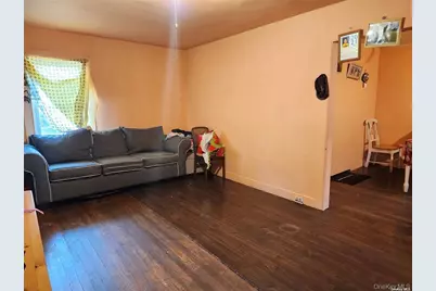 418 Lincoln Street, Riverhead, NY 11901 - Photo 2