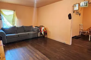 418 Lincoln St, Riverhead, NY 11901 - Photo 2