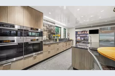 7 Folie Court, Manhasset, NY 11030 - Photo 12