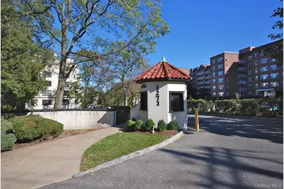 1273 North Avenue #1G. Entry 3, New Rochelle, NY 10804 - Photo 1