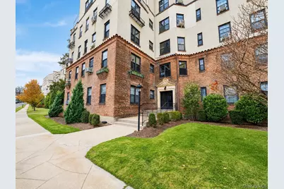 1273 North Avenue #1G. Entry 3, New Rochelle, NY 10804 - Photo 4