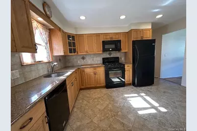 216 Hill Avenue, Elmont, NY 11003 - Photo 4