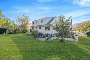 350 52nd St, Lindenhurst, NY 11757 - Photo 4