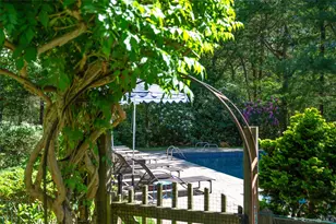 3 Cherry Blossom Ln, East Quogue, NY 11942 - Photo 10