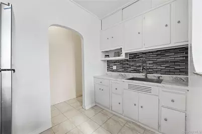 2922 Barnes Avenue #5L, Bronx, NY 10467 - Photo 6