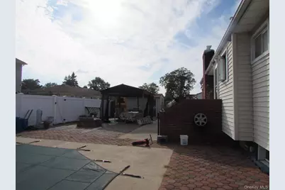 828 Windmill Avenue, West Babylon, NY 11704 - Photo 18