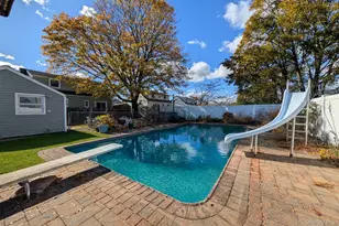 1221 Jackson Ave, Lindenhurst, NY 11757 - Photo 2