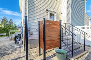 42 Quintuck Ln, East Islip, NY 11730 - Photo 32