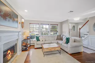 42 Quintuck Ln, East Islip, NY 11730 - Photo 4