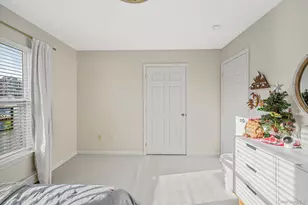 42 Quintuck Ln, East Islip, NY 11730 - Photo 20