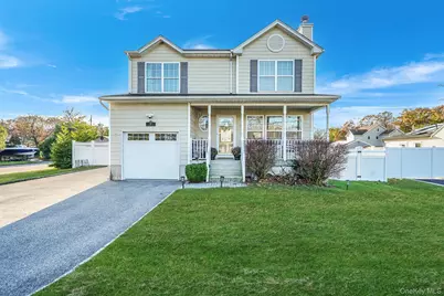 42 Quintuck Lane, East Islip, NY 11730 - Photo 2