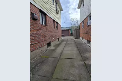15520 Killarney Street, Howard Beach, NY 11414 - Photo 30