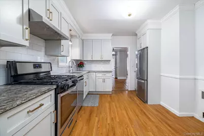 108 Earle Avenue, Lynbrook, NY 11563 - Photo 10