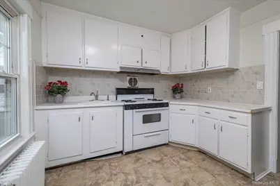 108 Earle Avenue, Lynbrook, NY 11563 - Photo 20