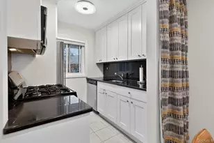 1 Toms Point Ln, Port Washington, NY 11050 - Photo 10