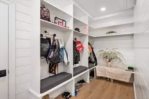 7 Barrington Pl, Melville, NY 11747 - Photo 16