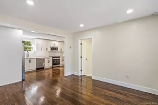 6 McCue St, Wheatley Heights, NY 11798 - Photo 8