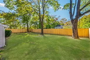 6 McCue St, Wheatley Heights, NY 11798 - Photo 4