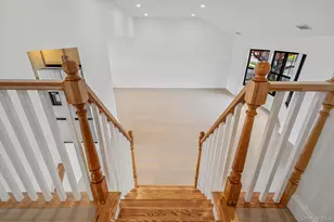 556 N Suffolk Ave, Massapequa, NY 11758 - Photo 20