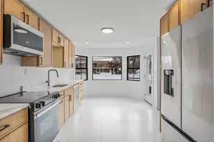 556 N Suffolk Ave, Massapequa, NY 11758 - Photo 18