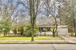 107 Baker Hill Road S, Great Neck, NY 11023 - Photo 28