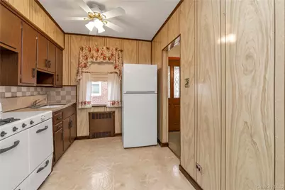 215 Sheridan Boulevard, Mineola, NY 11501 - Photo 8