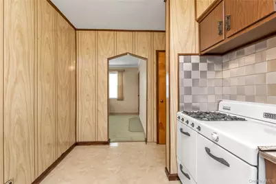 215 Sheridan Boulevard, Mineola, NY 11501 - Photo 10