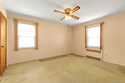 215 Sheridan Boulevard, Mineola, NY 11501 - Photo 12