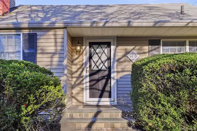 135 E 25th Street, Huntington Station, NY 11746 - Photo 4