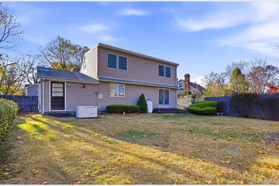 135 E 25th Street, Huntington Station, NY 11746 - Photo 24