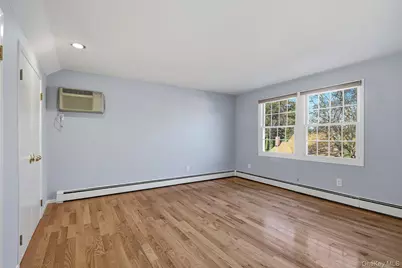 135 E 25th Street, Huntington Station, NY 11746 - Photo 20