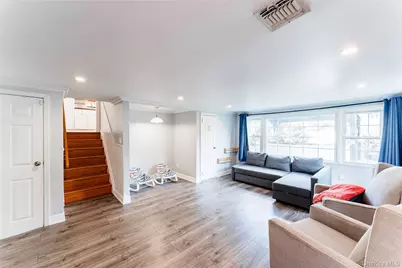 575 Cornwell Avenue, Malverne, NY 11565 - Photo 12