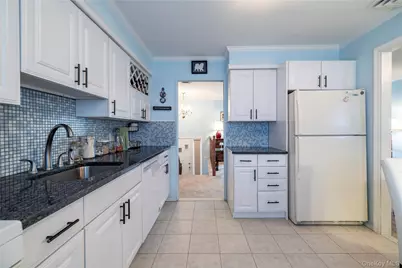 68 Lincoln Avenue, Island Park, NY 11558 - Photo 4