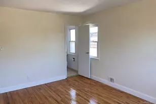 23-10 Waters Edge Dr, Bayside, NY 11360 - Photo 16