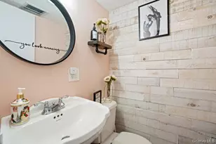 412 Clubhouse Ct, Coram, NY 11727 - Photo 6