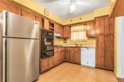 1070 Mahopac Road, West Hempstead, NY 11552 - Photo 8