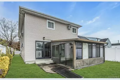 1070 Mahopac Road, West Hempstead, NY 11552 - Photo 26