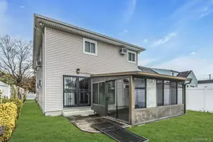 1070 Mahopac Rd, West Hempstead, NY 11552 - Photo 26