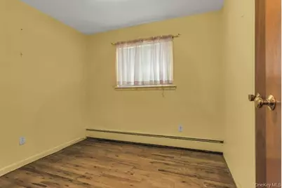 1070 Mahopac Road, West Hempstead, NY 11552 - Photo 16