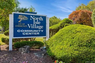 30 Kiowa Ct, Coram, NY 11727 - Photo 10