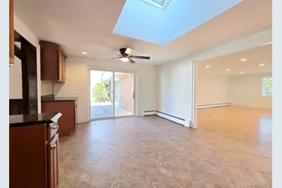 11 Hill Street, Ronkonkoma, NY 11779 - Photo 6