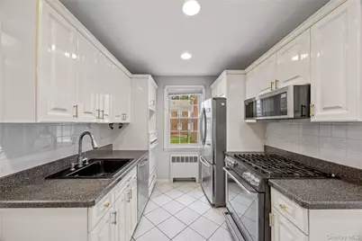 48 Lawrence Park Crescent #48, Bronxville, NY 10708 - Photo 6