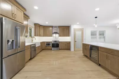 1680 Cornelius Avenue, Wantagh, NY 11793 - Photo 10