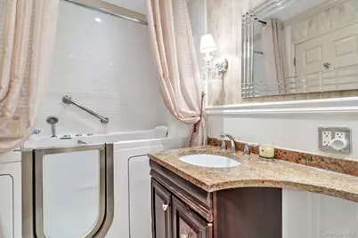 200 S Middle Neck Road #J-6, Great Neck, NY 11021 - Photo 16