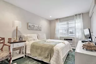 200 S Middle Neck Rd, Great Neck, NY 11021 - Photo 14