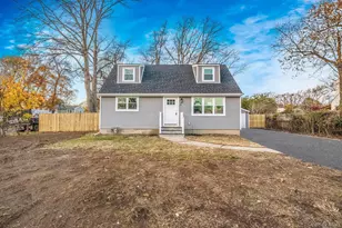 34 Hilliard Ave, Central Islip, NY 11722 - Photo 4