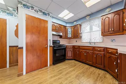 806 Clintonville Street, Whitestone, NY 11357 - Photo 8