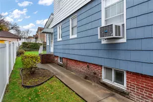 8-06 Clintonville St, Whitestone, NY 11357 - Photo 24