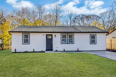 9 Lewis Street, Riverhead, NY 11901 - Photo 2
