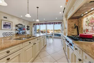 165 Peninsula Drive, Babylon, NY 11702 - Photo 12